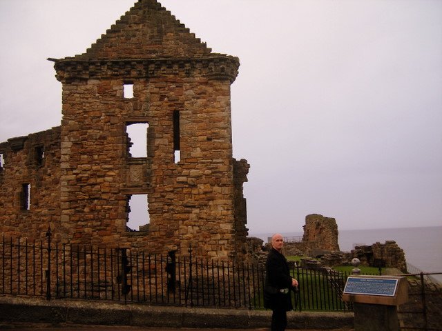 e_standrewscastle3.jpg