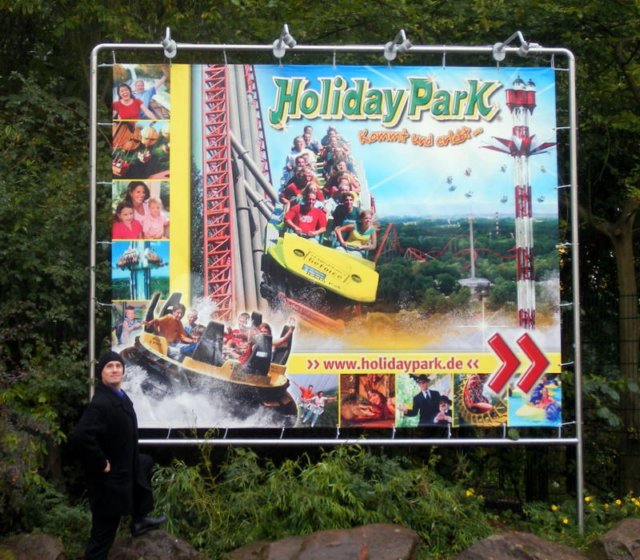 b_holidayparksign.jpg