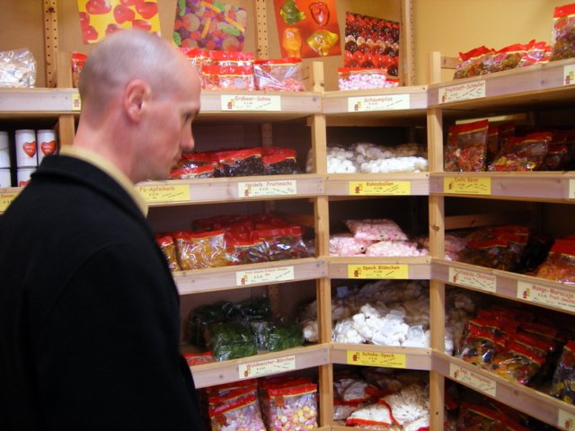 d_gummybearshop.jpg