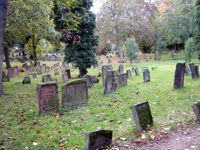 d_jewishgraveyard.jpg