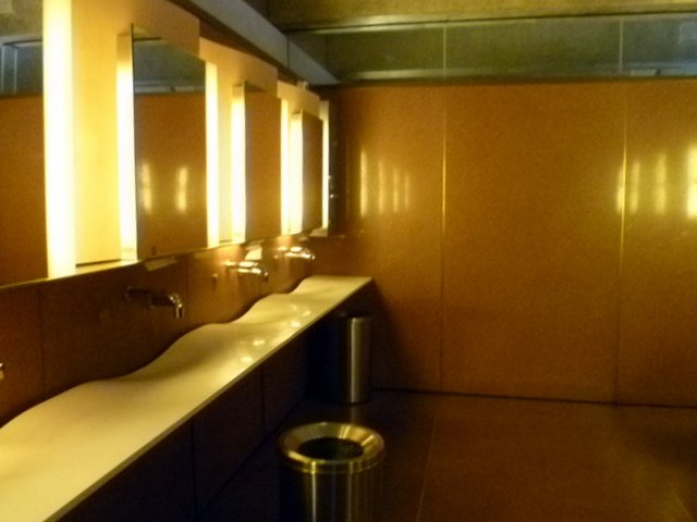 18_Bathroom2.20