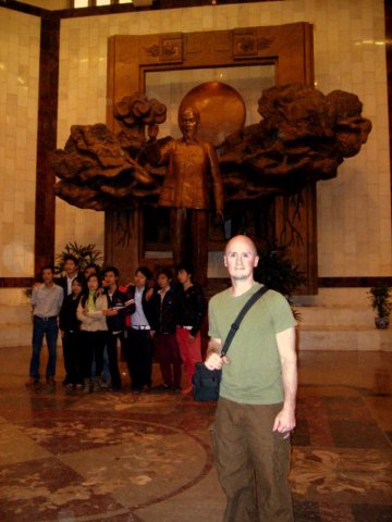 hochiminhstatue.jpg